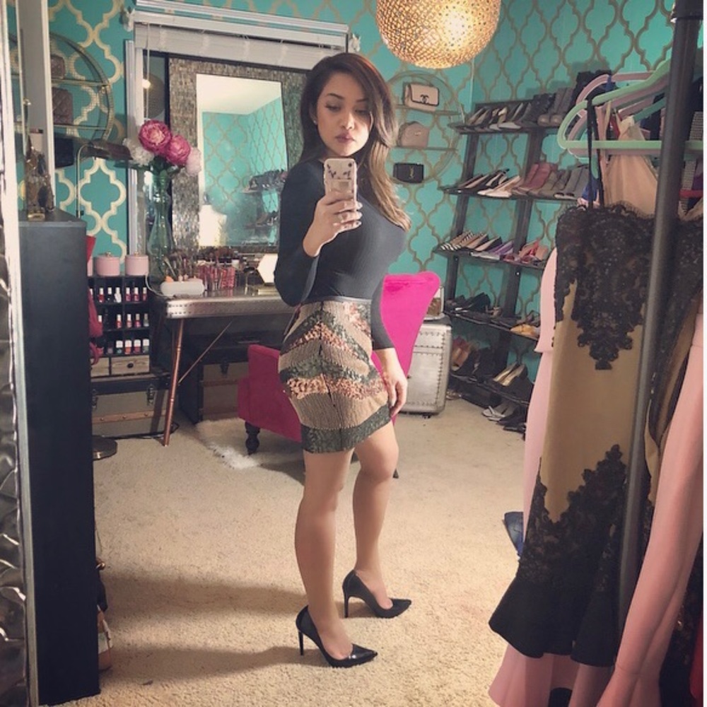 Skirt - Picture 2 of 3